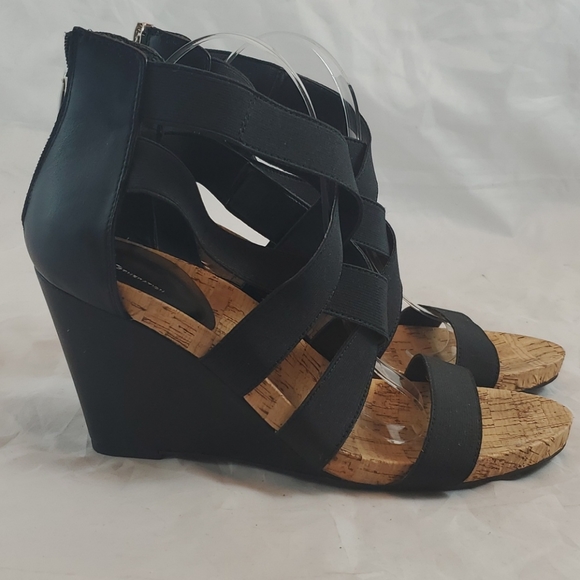 BCBGENERATION Bevlea Wedge Sandaks - Picture 2 of 10